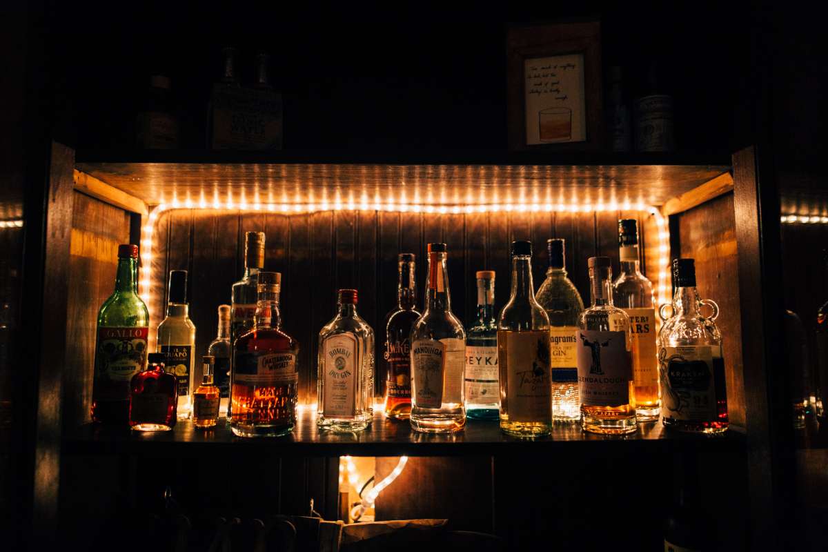 what are the popular whisky bars in melbourne